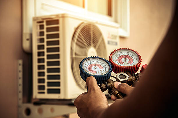 Professional Hvac technician working in Cooksville, IL